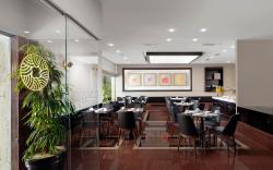 Holiday Suites Hotel