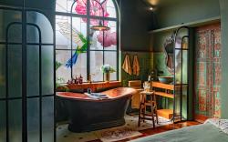 NEW Live like a Queen - Unique Victorian House