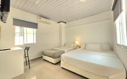 Triple Room with Bathroom nearto Gleneagles Penang