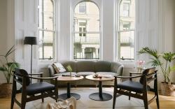 Kensington Gardens Hotel, Sonder