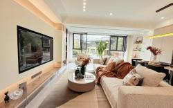 Charming Mount Emei Apartment hosted by a German Couple
