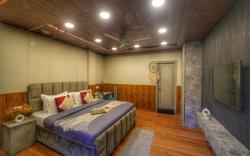Leo - 2BHK With Jacuzzi (2.5 kms from mall road)