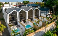 Luxurious 2 Bedroom Villa, 8 Minutes from Beach