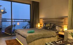 The Luxe Loft by NJ|39th floor city or lake view