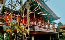 The Temple in Maha Artha Bungalows