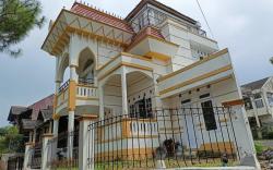 Villa Imah Koneng at Cipanas Puncak 
