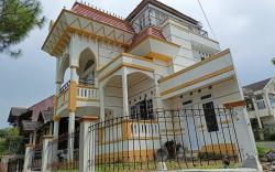 Villa Imah Koneng at Cipanas Puncak