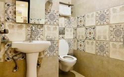 Hotel November, At Zirakhpur Bus Stand