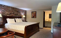 Chalet Inn & Suites Centerport