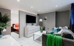 Charming 1BR Escape in the Heart of the City
