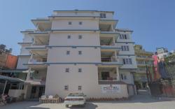 OYO 826 Hotel Hira Palace