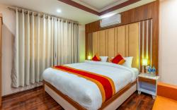 OYO 826 Hotel Hira Palace