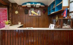 OYO 827 Taj Hotel And Restaurant