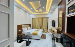 Roseville Suites & Apartment 828