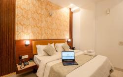 The Lodgers Hotel Near Medanta Hospital Sector 38