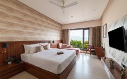 PINNACLE Udaipur - Boutique Rooftop Pool Hotel, Near the Lakes