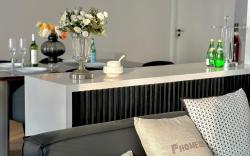 Zhome- Parkville Three Bedrooms with City View