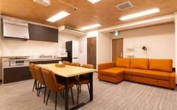 池袋駅近く！広々30㎡リビング＆キッズスペース