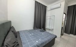 Queen Bed Share Bathroom Budget Room