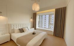Zhome- Riverside Luxury Apartment