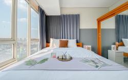 New Furnished Comfy 2BR Nifarro Park By Travelio