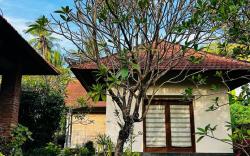 5 mins to the Bondalem Beach with Tropical Garden 