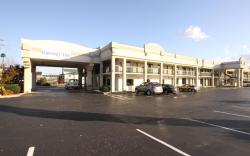 Gateway Inn and Suites Clarksville