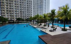 Condo with Balcony at Makati SM Jazz