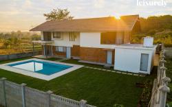 StayLeisurely The Flint House 3BHK, Murbad