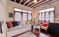 Entire House 3BR. - White and Green Guesthouse 