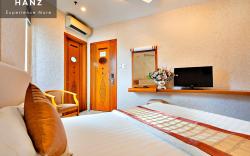 S79 Happy Hotel 2