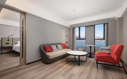 Borman Hotel Wuhan Aeon Jiangxia Living Room Subway Station