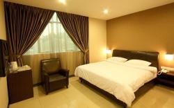 Capital O Rail Hotel