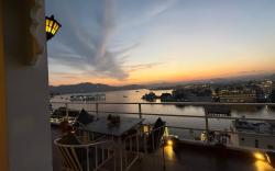 Peacock Guest House - Lake View Hotel In Udaipur