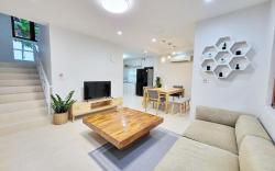 Poon House Nimman: Spacious Stay Near Attractions