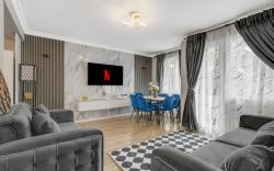 Modern 2-Bed Flat with Balcony in Central London