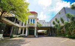Novon Family Hotel by Tripletree