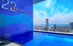 Infinity Pool Haven | StylishStay in Georgetown4px