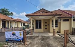 Amza Homestay in Gong Badak