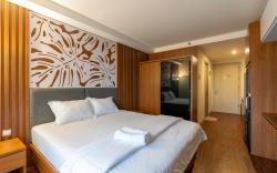 Comfort Stay at Mataram City Apartment 