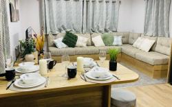 BAF Luxury Stays-Billing Aquadrome-Caravan Sleep 8