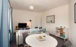 #34 Two bed apt Private Parking Stylish & homely
