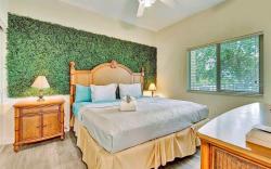 Bayview Oceanside Condo w/ Pool & Private Balcony