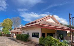 Luxury resorts (ลัคซูรี่ รีสอทร์)