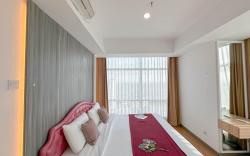Near Mall 3BR at Grand Sungkono Lagoon By Travelio