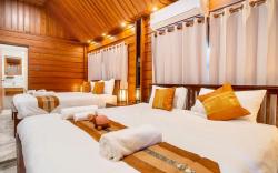 Teakwood house - Family Retreat Near Airport