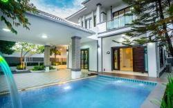 Starry Sky Villa –Private Pool, Close to Airport