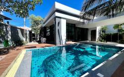 Blue Sky Private Pool Villa-Poolside Near Airport