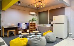 Sukhum Huai Khwang Guest House