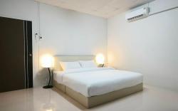 Townhouse, 500m the Pink Line MRT, Near Airport